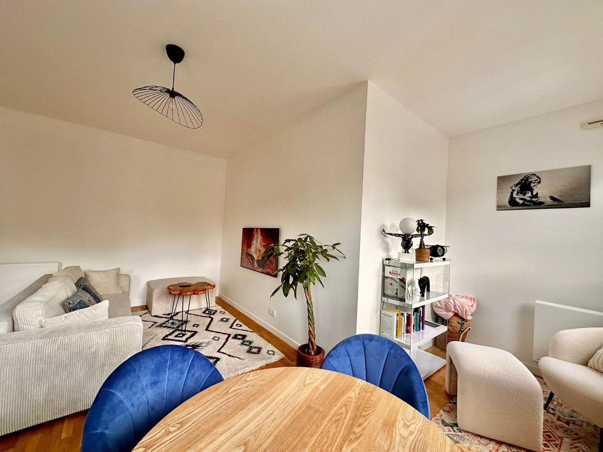 Le Boudoir - 2 Pieces Et Parking Lägenhet Le Plessis-Robinson Exteriör bild